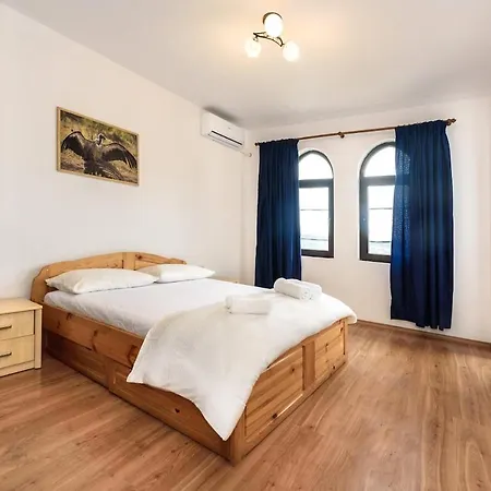 Apartment Three With Amazing View *